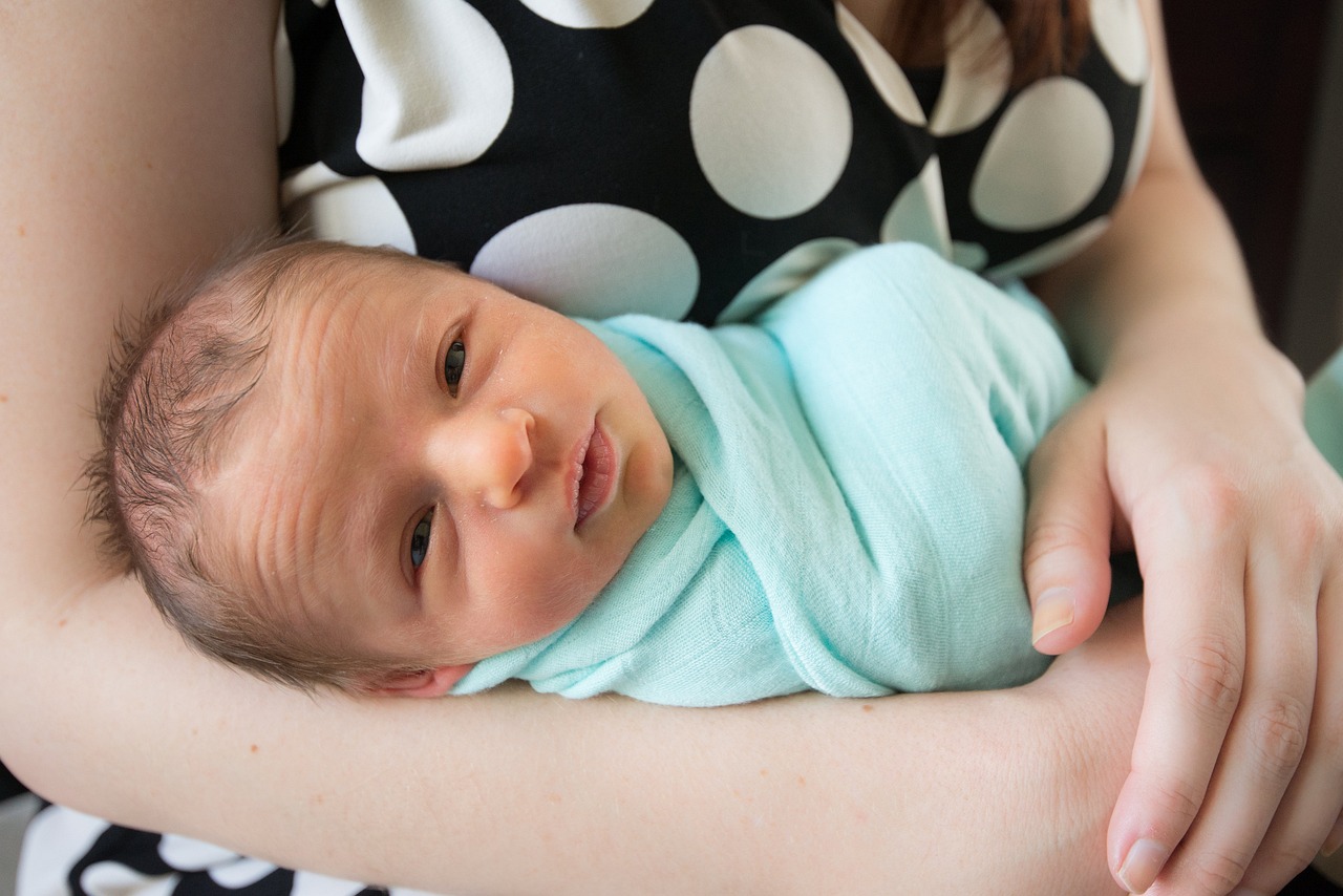 孕妈供卵生的宝宝黄疸必须停母乳吗（孕妈供卵生的宝宝黄疸有没有必要停母乳）