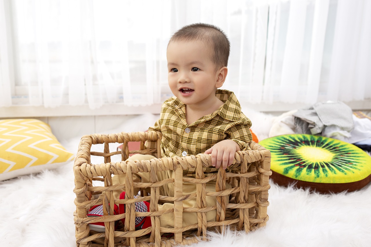 读爬进月亮的代妈借卵生的男孩有感（爬进月亮的代妈借卵生的男孩绘本视频）